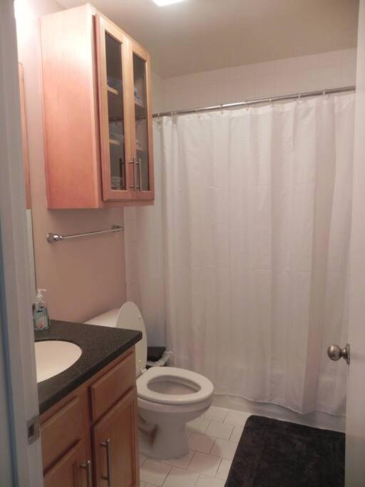 Captain's Quarters Riverfront #1 Apartment *