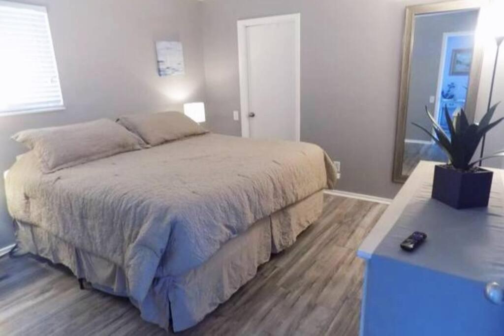 Apartment Captain's Quarters Riverfront #1 *